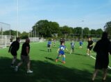 Laatste training S.K.N.W.K. JO11-1JM van seizoen 2022-2023 (partijtje tegen de ouders) (51/221)